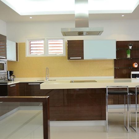 Aw One Patong Villa Buitenkant foto